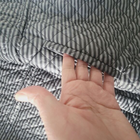 NWT Chicos Zenergy Reversible Striped Quilted Puffer Vest Womens Size 1 M Gray - Picture 13 of 16